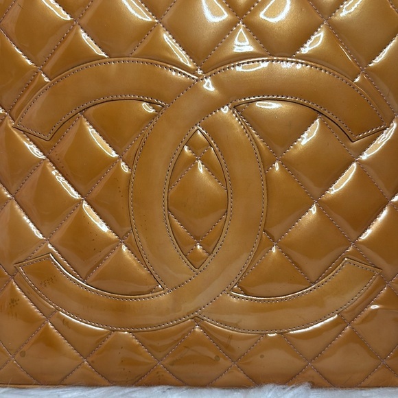 💯Authentic Chanel Medallion PM Size🍀 - Picture 14 of 17